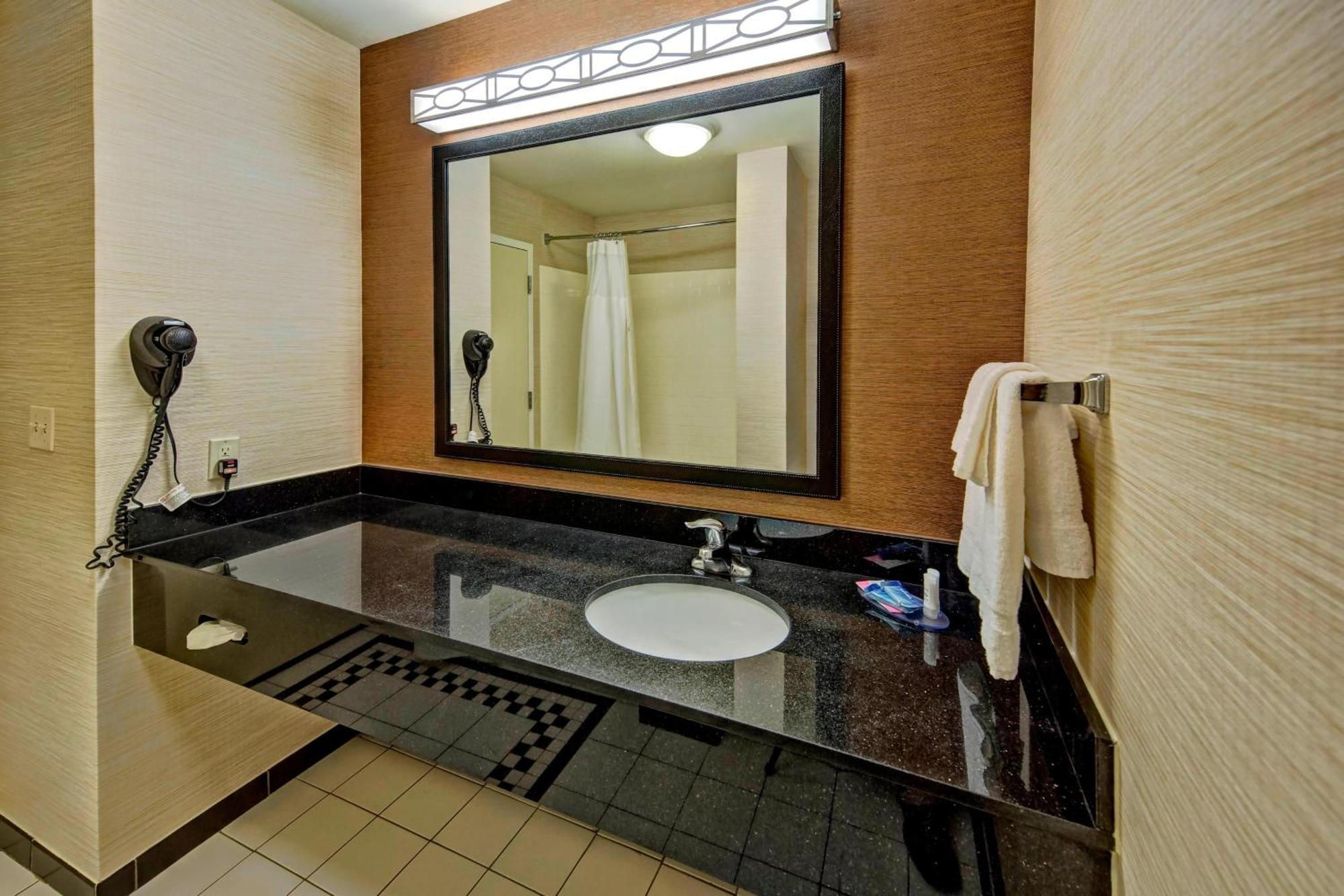 Fairfield Inn & Suites By Marriott Oklahoma City Nw Expressway/Warr Acres מראה חיצוני תמונה